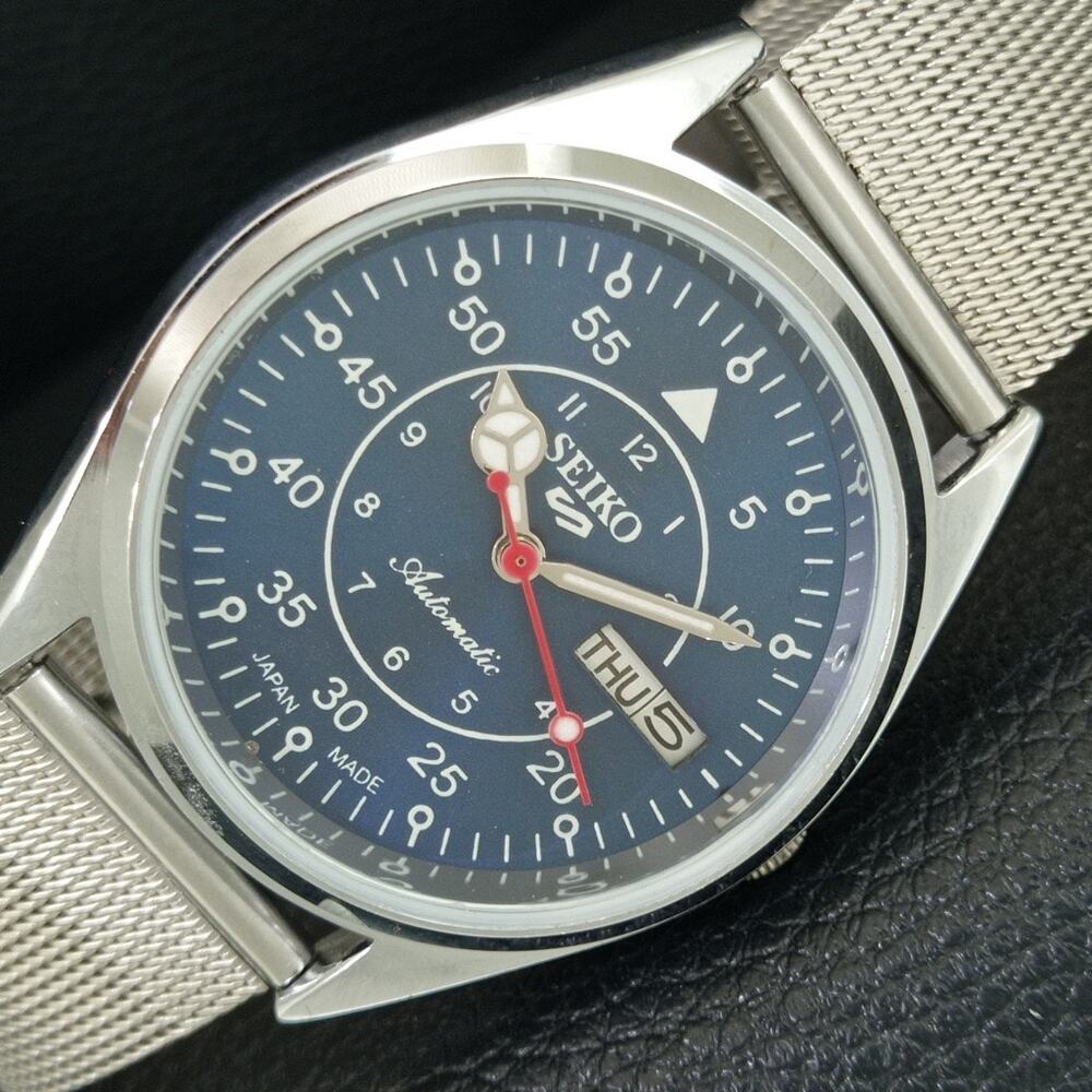 Vintage 1975 Seiko Automatic Mens Silver Watch W/daydate & Blue accents